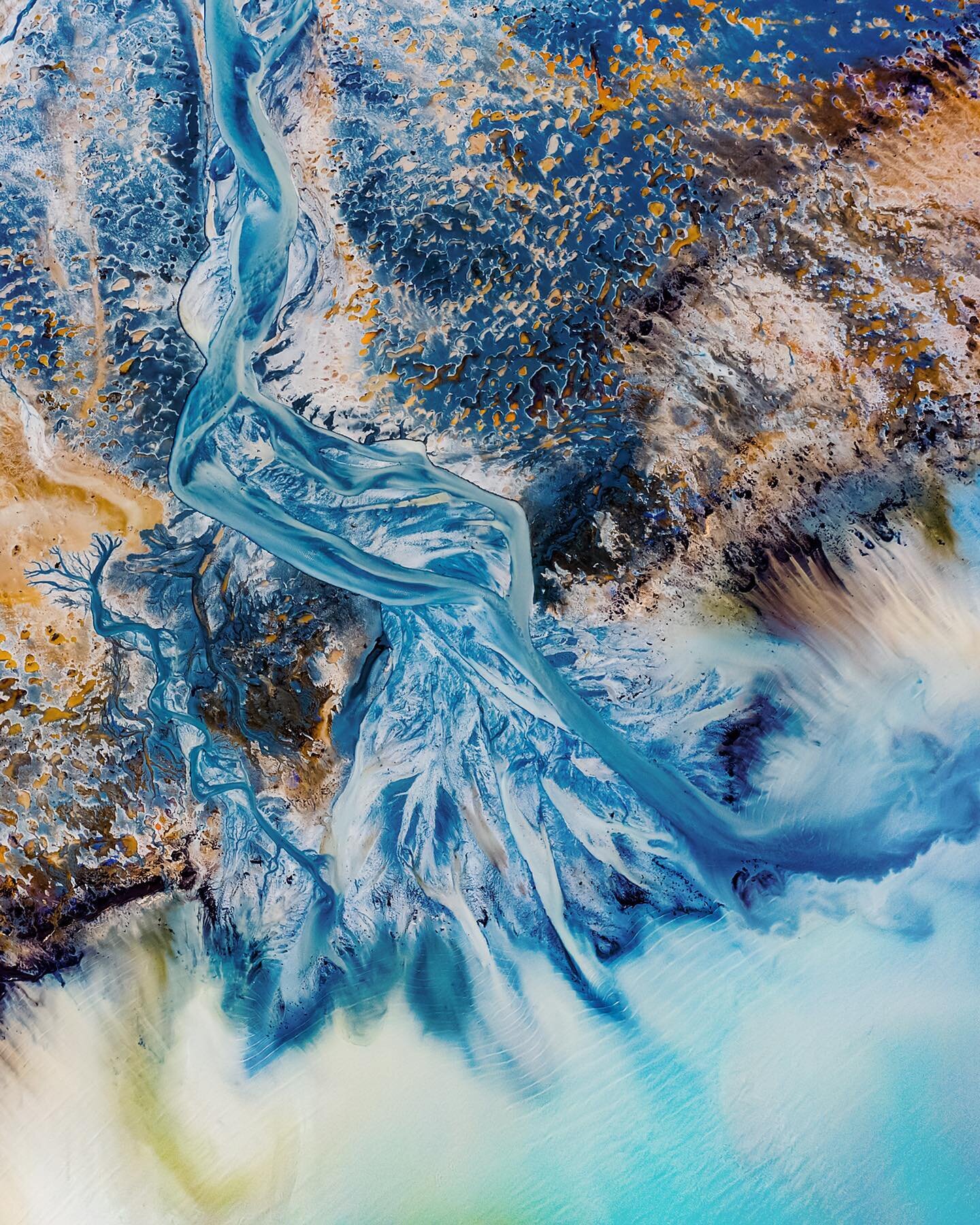 ARTERIES of EARTH

The majestical colours and flow of natures&rsquo; palette as flooded glacial lakes filled to capacity flood the landscape with textures like arteries often unseen to the human eye.

Have a great weekend everyone 🤘🏼
-
-
-
-
@macpa