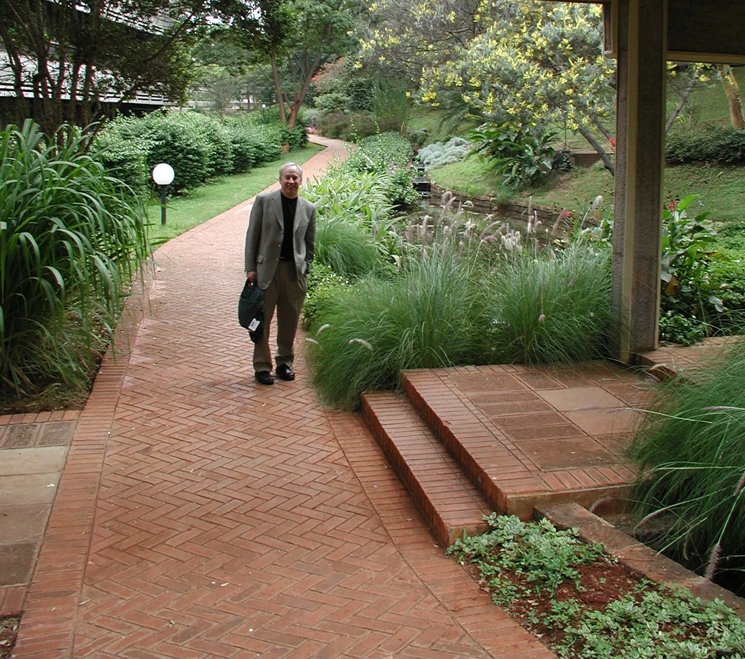 Kubwa bossi on UN campus.JPG