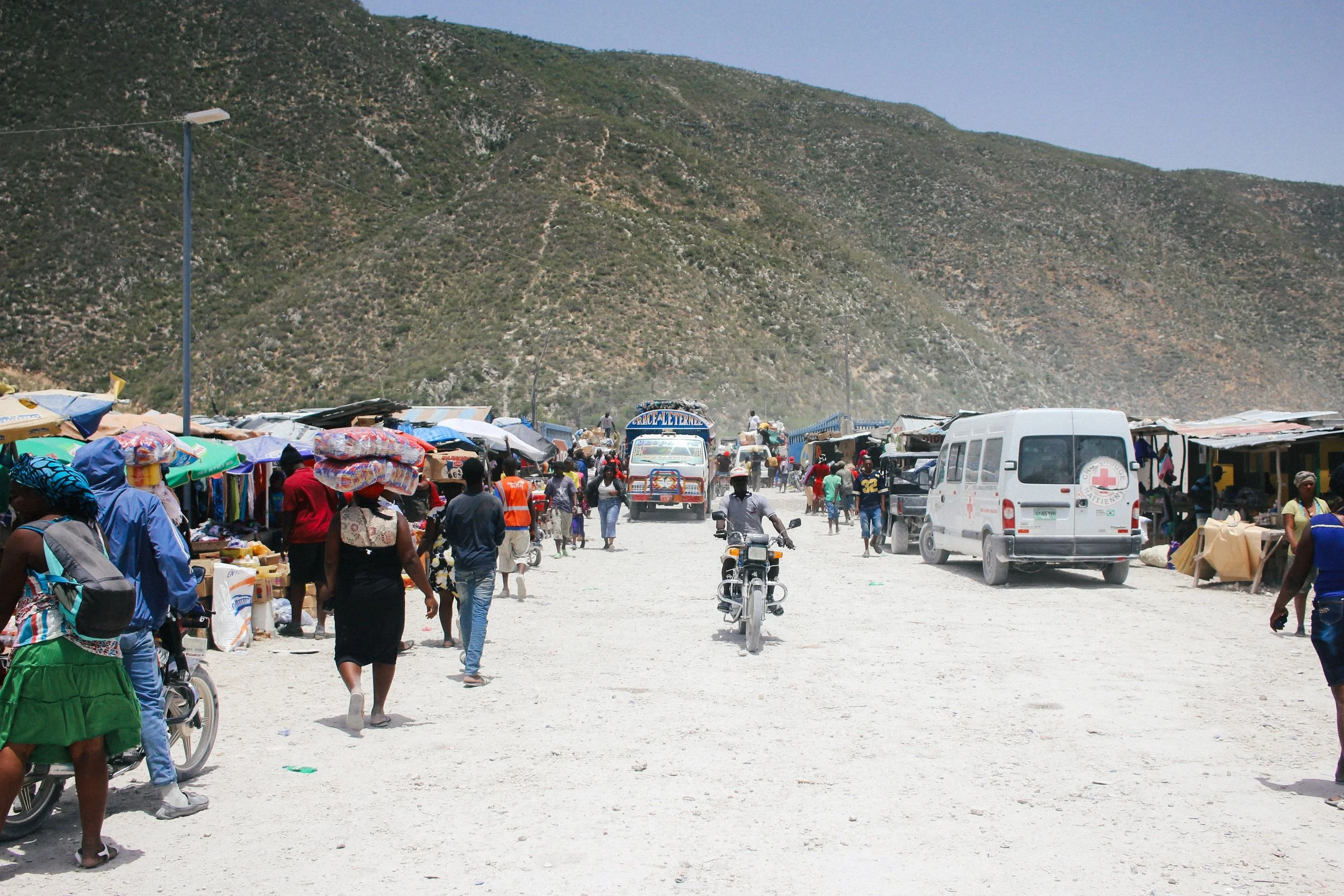 Market day at the Haitian-Dominican Republic border town of Malpasse. MCC Photo/Ted Oswald