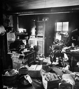 Inside of convicted murderer Ed Gein 's home, similar to what they said Frank Hammond's home looked like