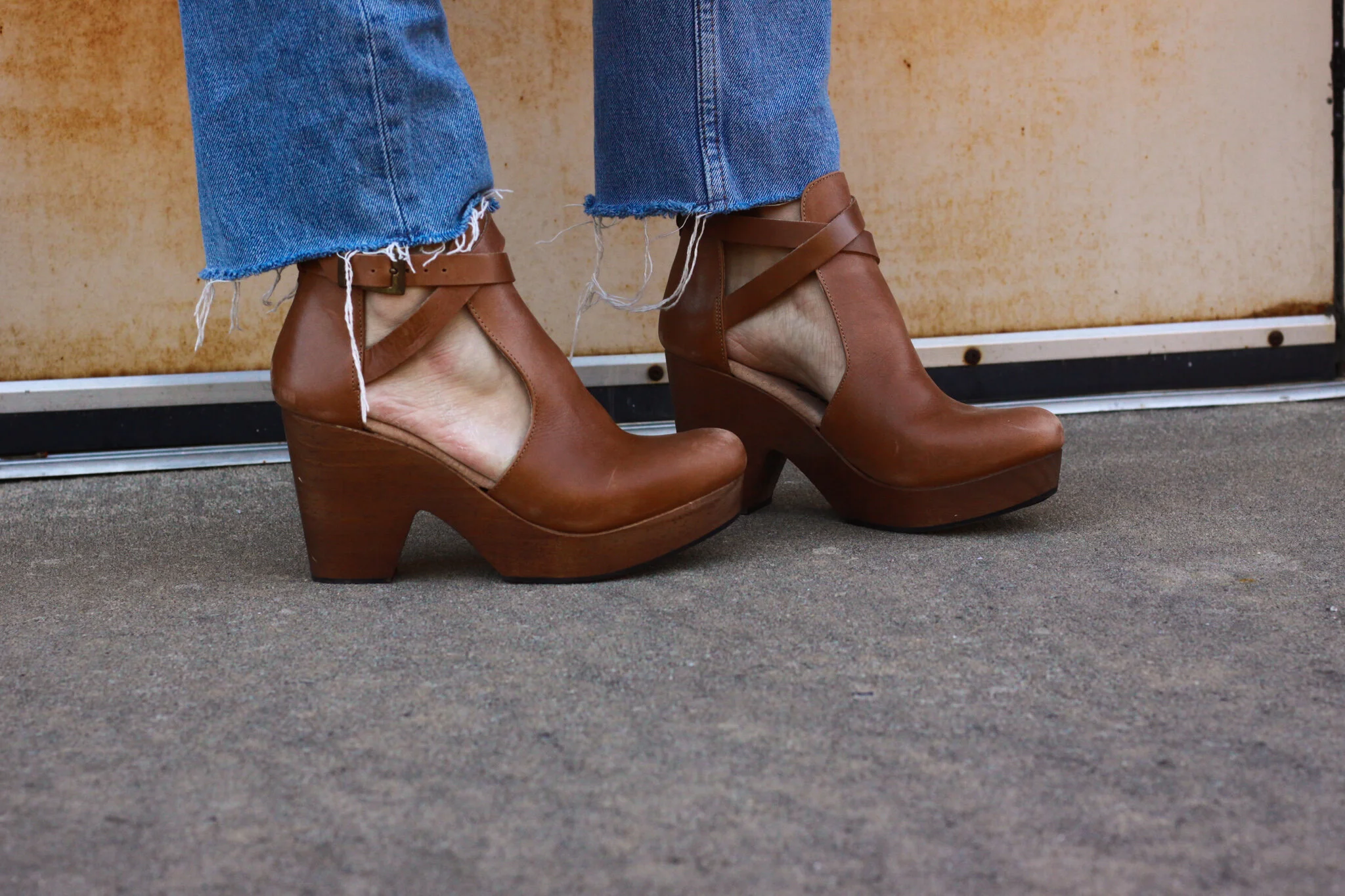 tan clog heels