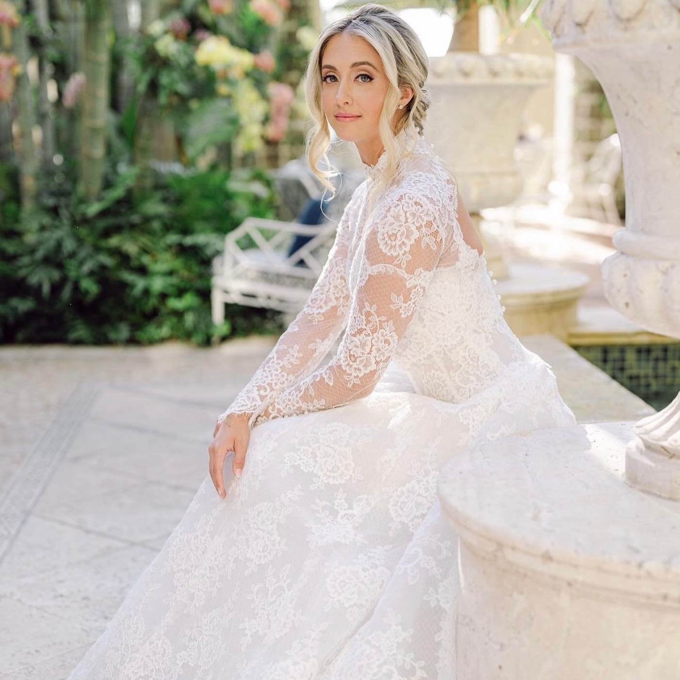Beautiful @rachel.dinucci in her custom @moniquelhuillierbride was the definition of the perfect and beautiful bride.  Her style is timeless. We love everything about her portraits. @shannons_photo @breakerswedding #sarareneeevents #moniquelhuillier 