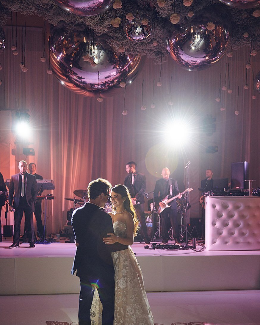 That moment when&hellip;..oh how we love a good first dance #DancingIntoForever
#OurFirstSteps
#LoveOnTheDanceFloor
#ForeverDancePartners#firstdance #weddingphotography #weddingdress #weddingdancefloor #weddingplanner #eventdesign 
#sarareneeevents