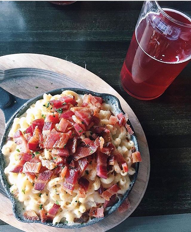 Mac n Cheese with bacon, WIN WIN WIN! Thanks for the photo @mandi_cohen !