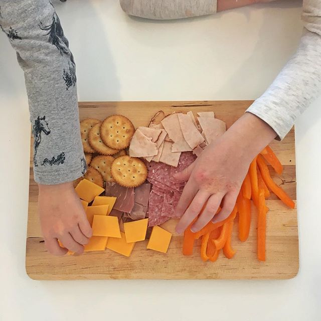 We tried this for lunch today and it was a hit. “Homemade lunchables” for them and “fancy charcuterie board” for me...because it is all about marketing, isn’t it? 😉 #wefinishedwithchocolate #drywinterhands 😬