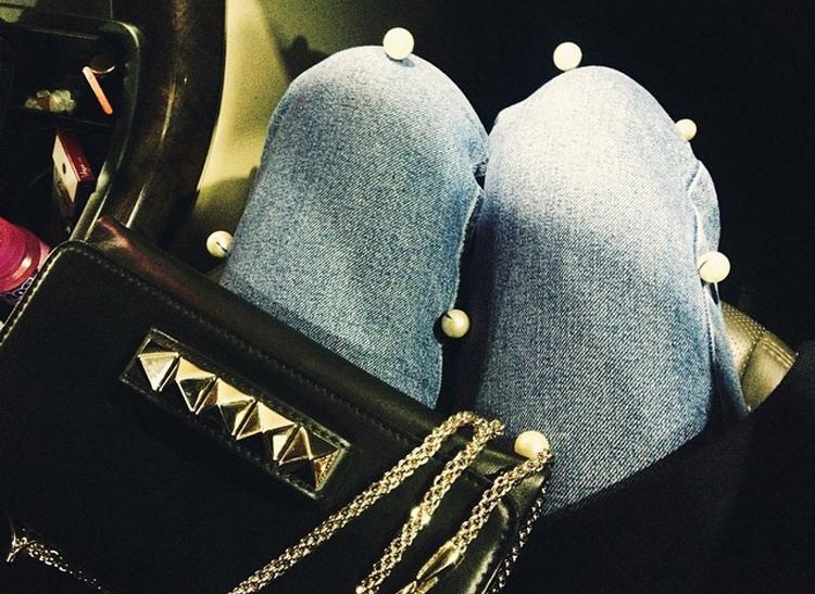 2015-womens-fall-fashion-jeans-woman-ripped.jpg