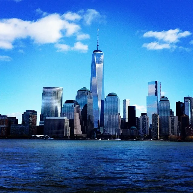 1st time I really appreciated design of the Freedom Tower-- reflection of the sky and clouds makes it interesting.