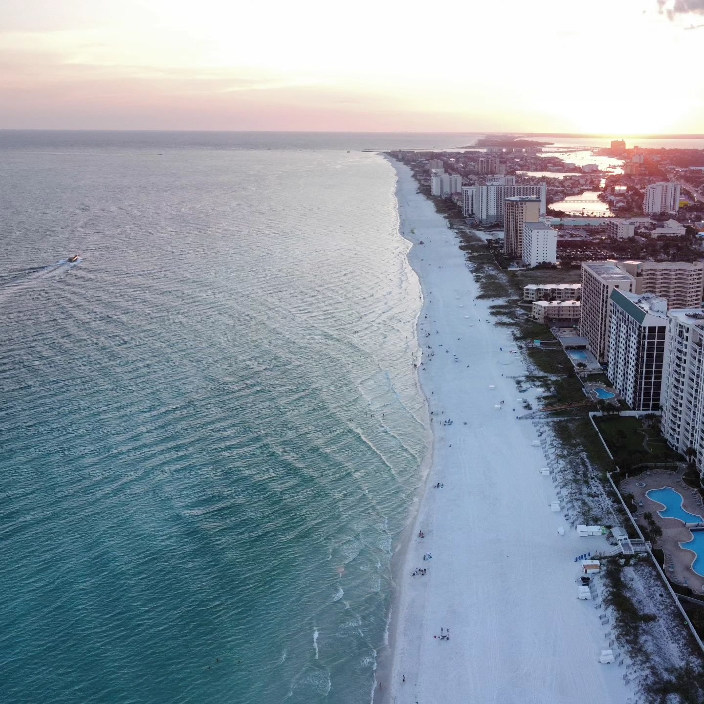 American Riviera. 
.
.
.
.
.
#florida #destin #travel #beachvibes #sunset #photography #usa🇺🇸 #summertime #droneoftheday #dronephotography #dronestagram #droneshots #endlesssummer #endlessaerial