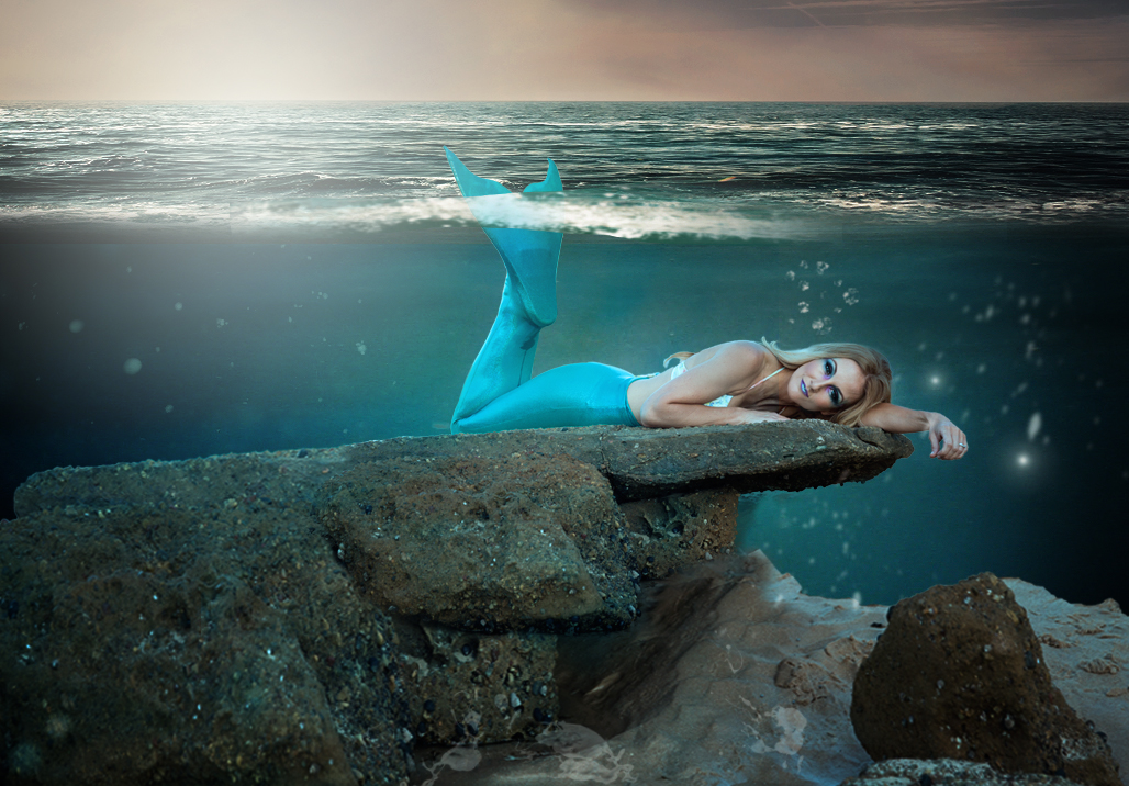 Naomi underwater.jpg