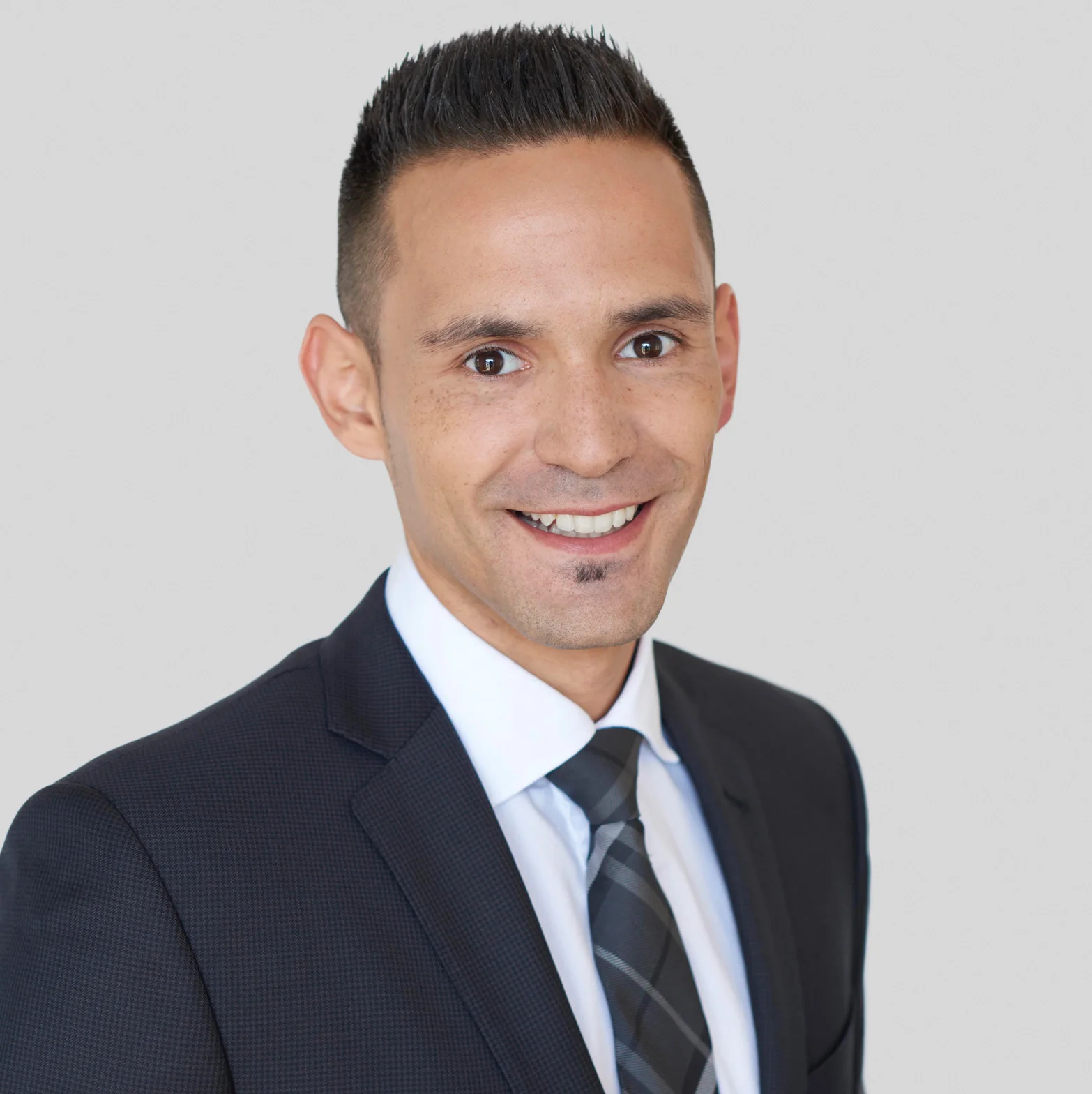 Jeremy Sprecher (*1986) Prokurist · Eidgenössisch diplomierter Treuhandexperte · Betriebsökonom ZFH mit Vertiefung in Accounting Controlling und Auditing · Revisionsexperte gemäss RAG · Mitglied EXPERTsuisse