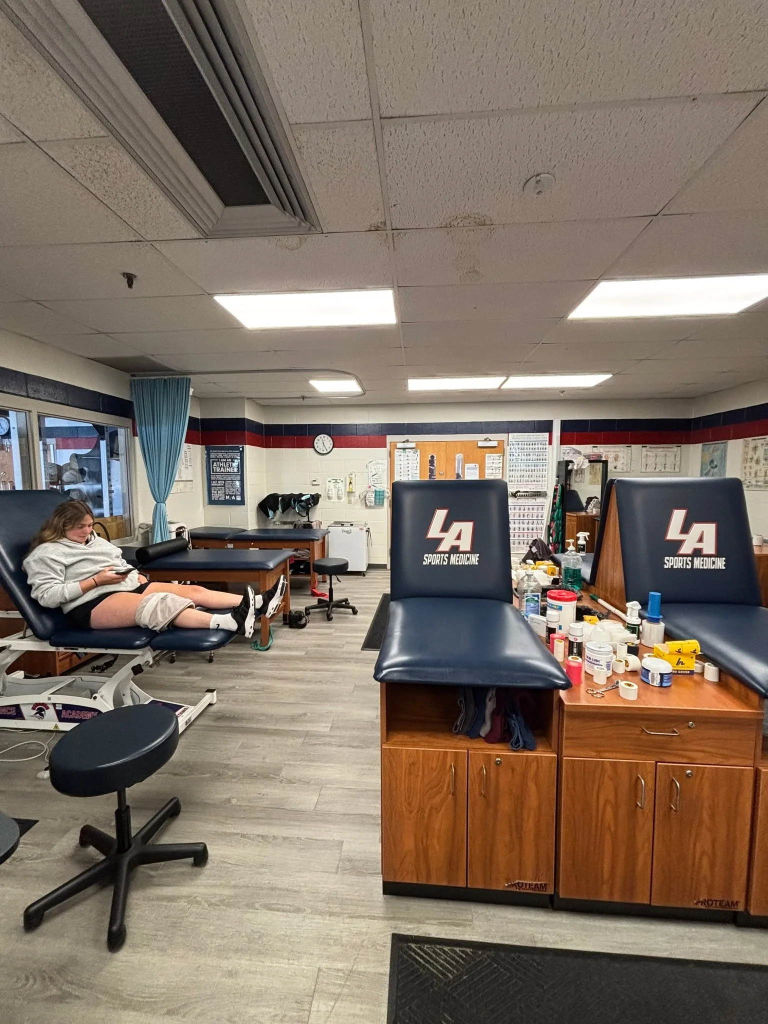 We are excited to provide physical therapy care for students, faculty, and families at Lawrence Academy again this year. Complete Game will be on campus two days a week, working alongside Head Athletic Trainer April Buchheit and Assistant Athletic Tr