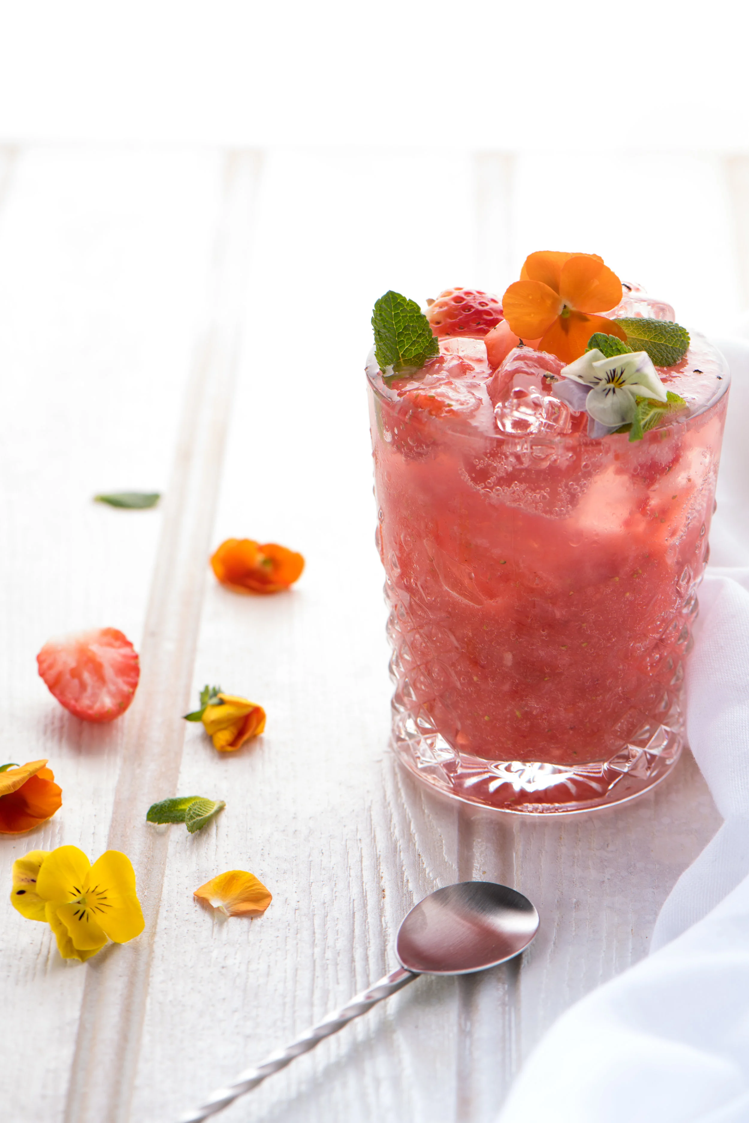 STRAWBERRY AND GIN COCKTAIL