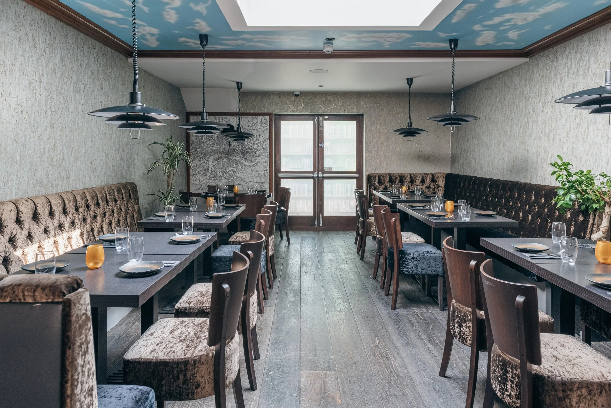 Smooch Restaurant Interiors