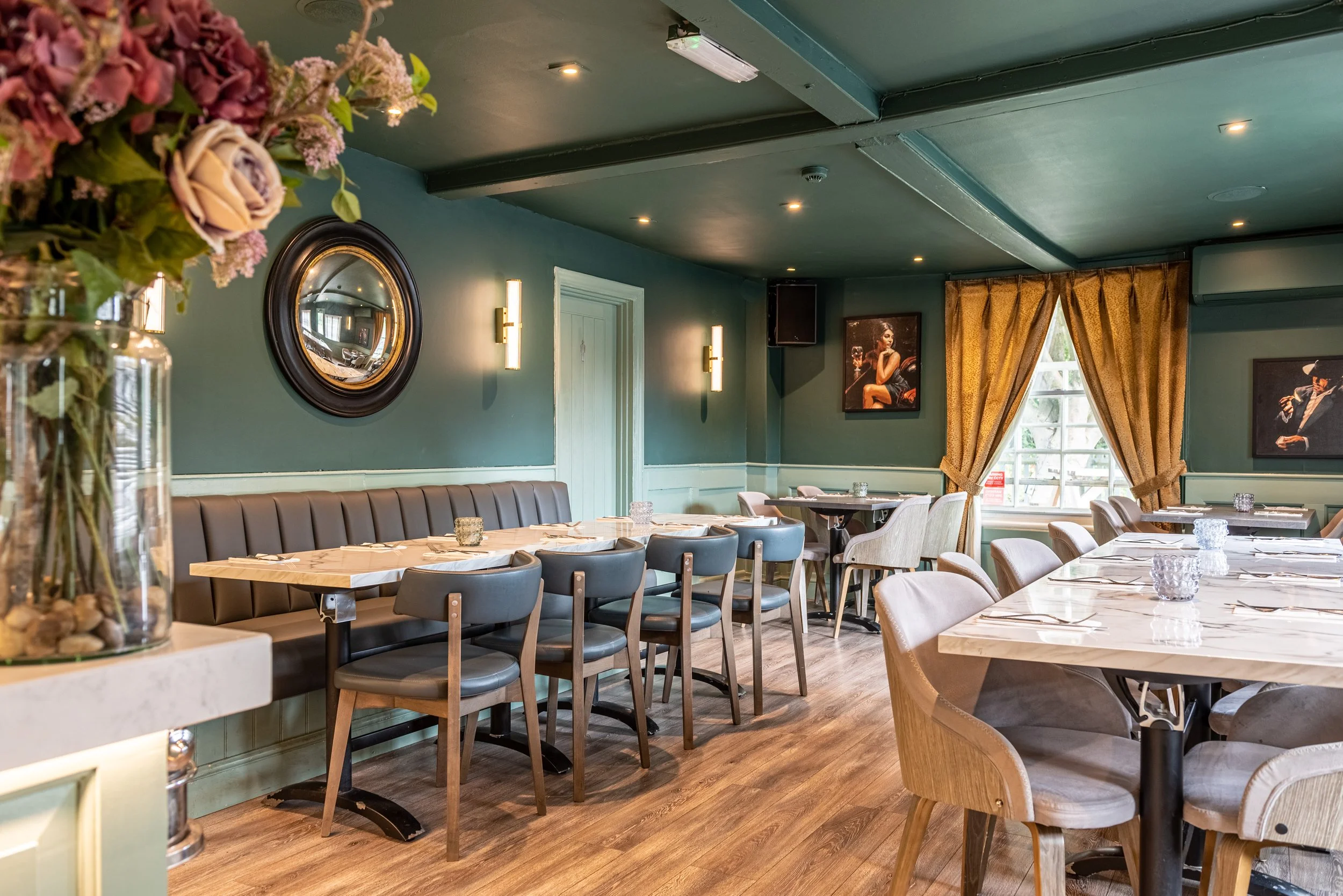 Molton's Bar and Dining Area