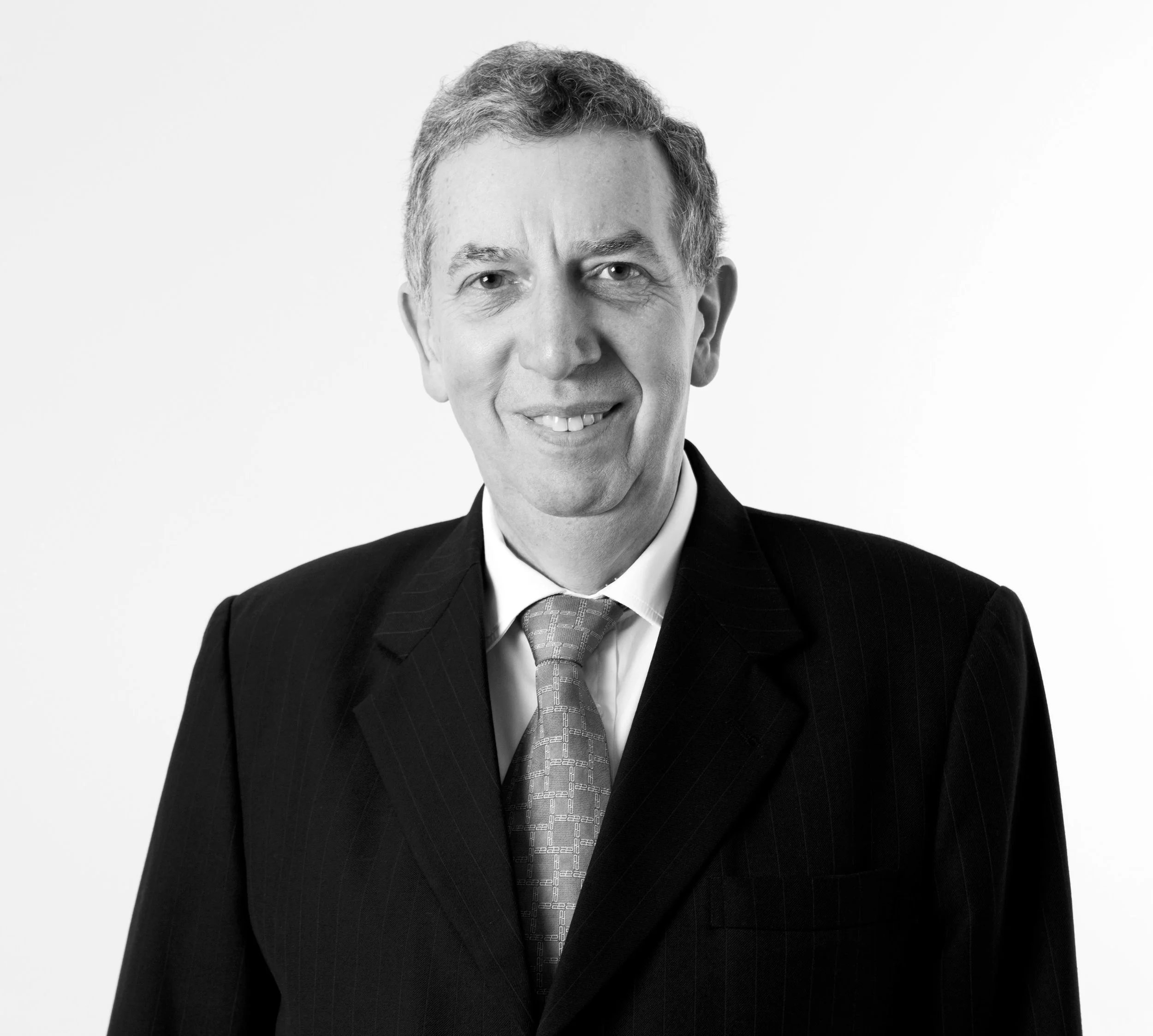 Sir Alan Collins, KCVO, CMG Sir Alan is a former British diplomat and brings to Vitae VR a wealth of experience in international trade and investment, particularly in the US, Asia and the Commonwealth countries. He is also a Non-Executive Director of ICICI Bank UK plc, JPMorgan American Investment Trust plc, Prudential Assurance Singapore Pte LTD, Prudential Hong Kong Ltd and an Advisor to several other companies.