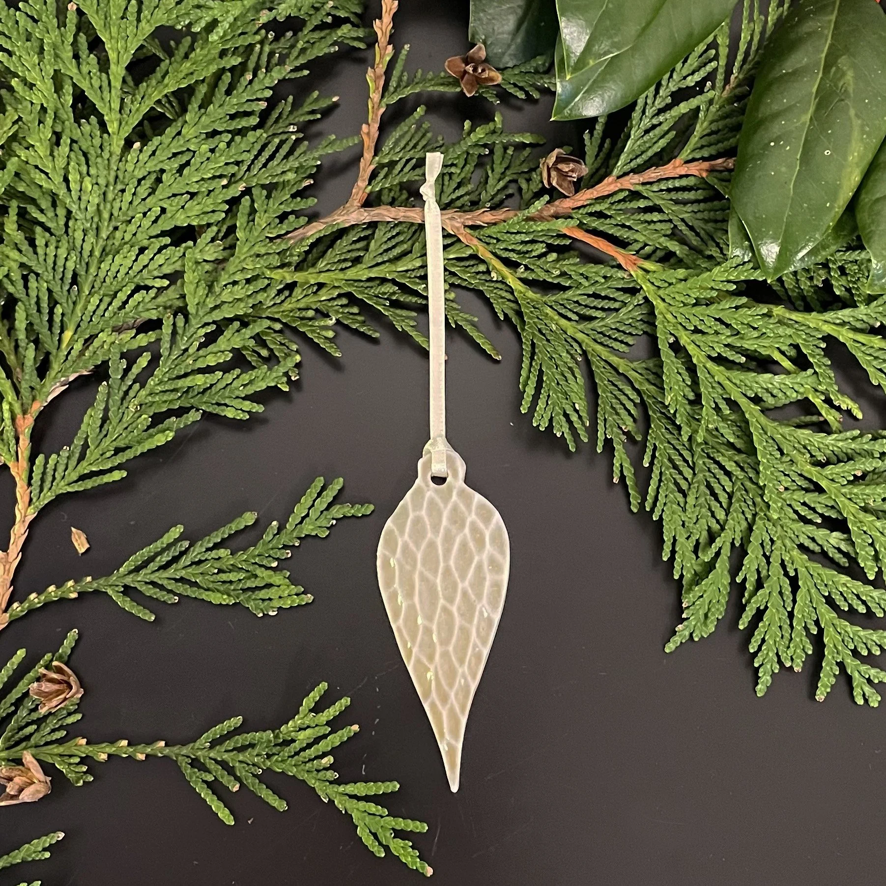 Porcelain Ornament — Henisee pottery