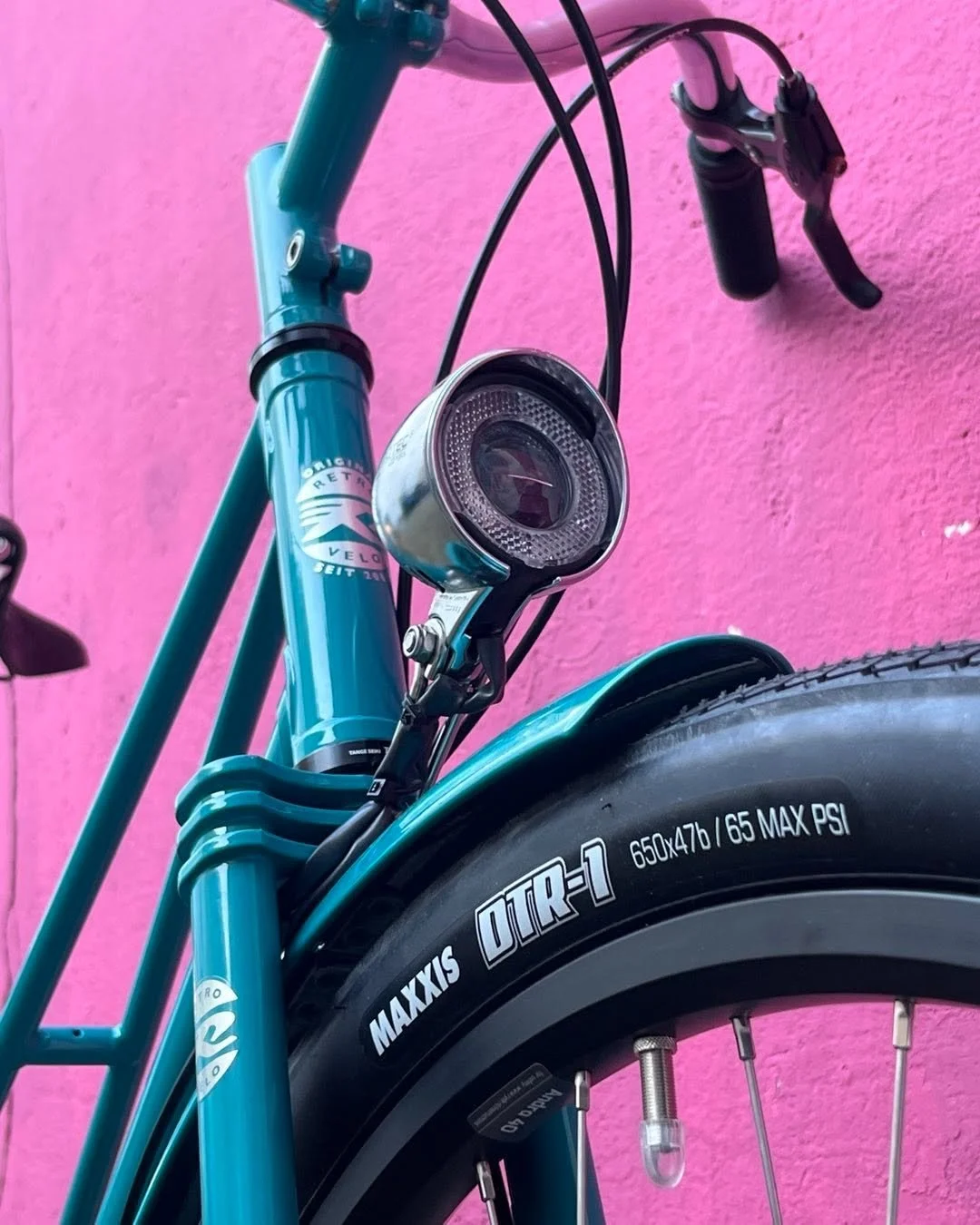 #lady_commuter #gates_commuter #carbondrive_commuter #daily_commuter #commuterbikes #rideballoon #27.5inch #650x47B #27.5erforlife #cobblestoneriding #kopfsteinpflasterrenner #schotterpendler #kiespendler #retroride #caferacer #neverstopriding #under