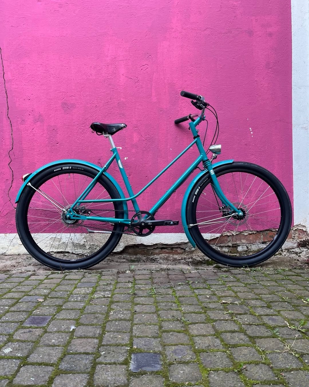 #lady_commuter #gates_commuter #carbondrive_commuter #daily_commuter #commuterbikes #rideballoon #27.5inch #650x47B #27.5erforlife #cobblestoneriding #kopfsteinpflasterrenner #schotterpendler #kiespendler #retroride #caferacer #neverstopriding #under