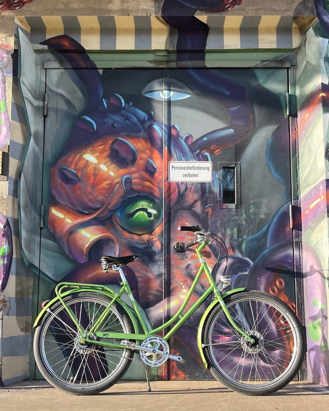 #lady_commuter #daily_commuter #commuterbikes #commuterbike #rideballoon #cobblestoneriding #kopfsteinpflasterrenner #schotterpendler #kiespendler #retroride #caferacer #neverstopriding #nonboutique_components
#26inch #schotterpendler #kiespendler #c