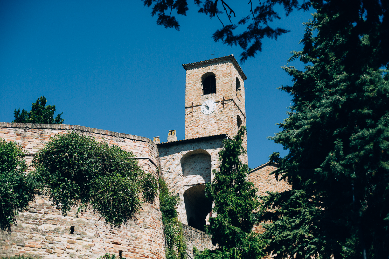italian-clock-tower-montegridolfo.jpg