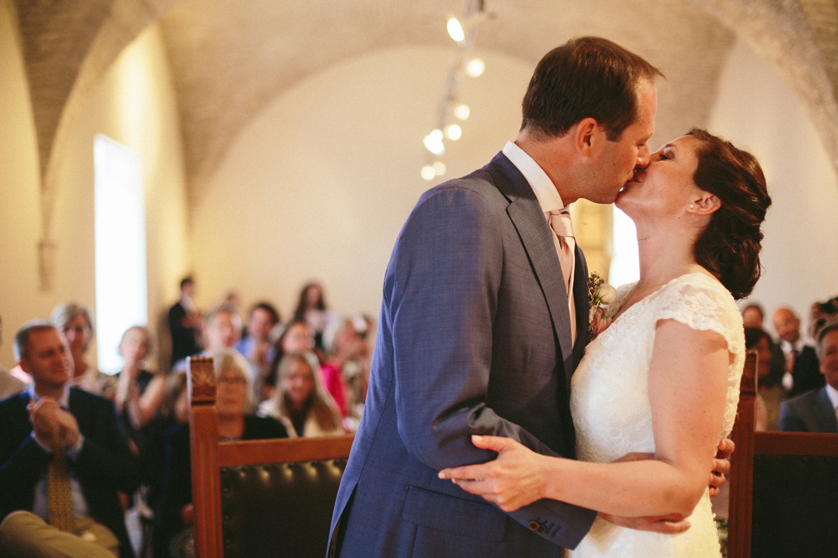 ceremony-kiss-montegridolfo.jpg