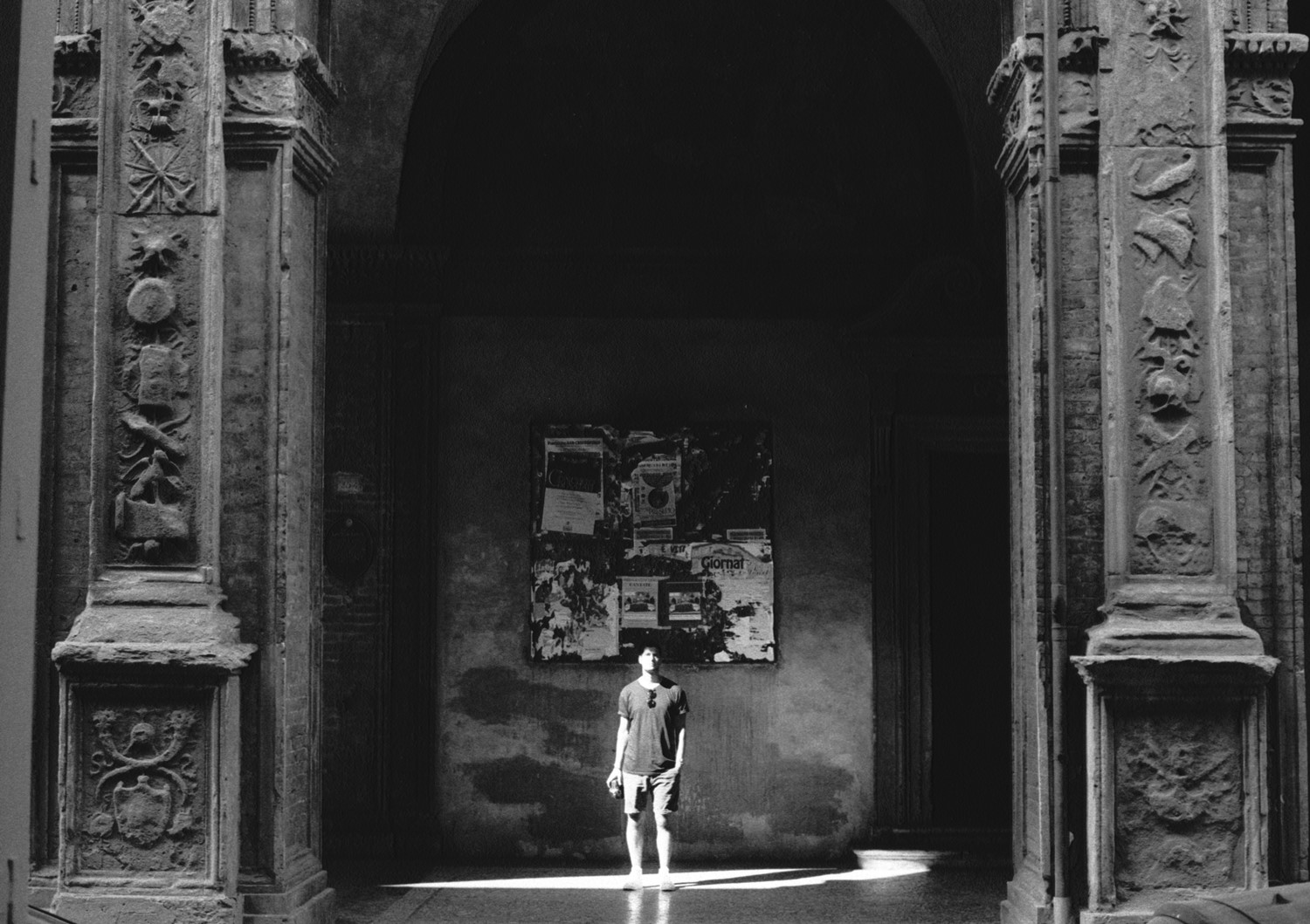 shadow-light-bologna.jpg