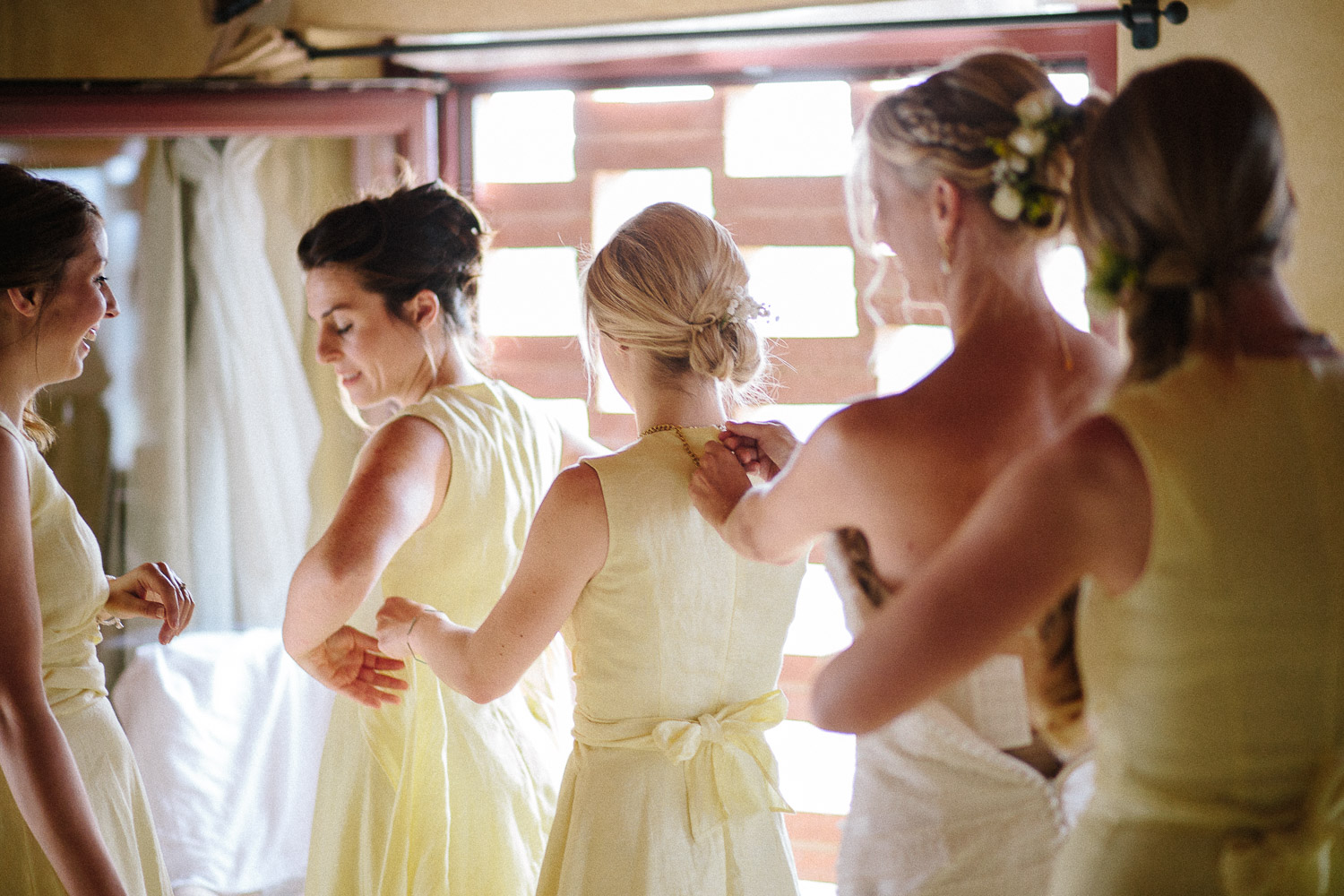 44-bridesmaid-getting-ready.jpg