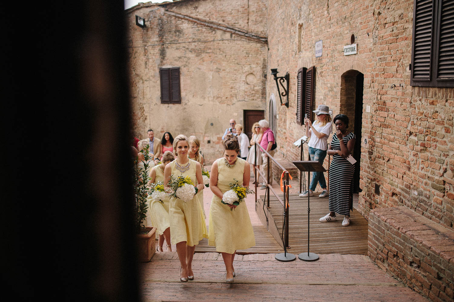 67-bridesmaids-in-tuscany.jpg