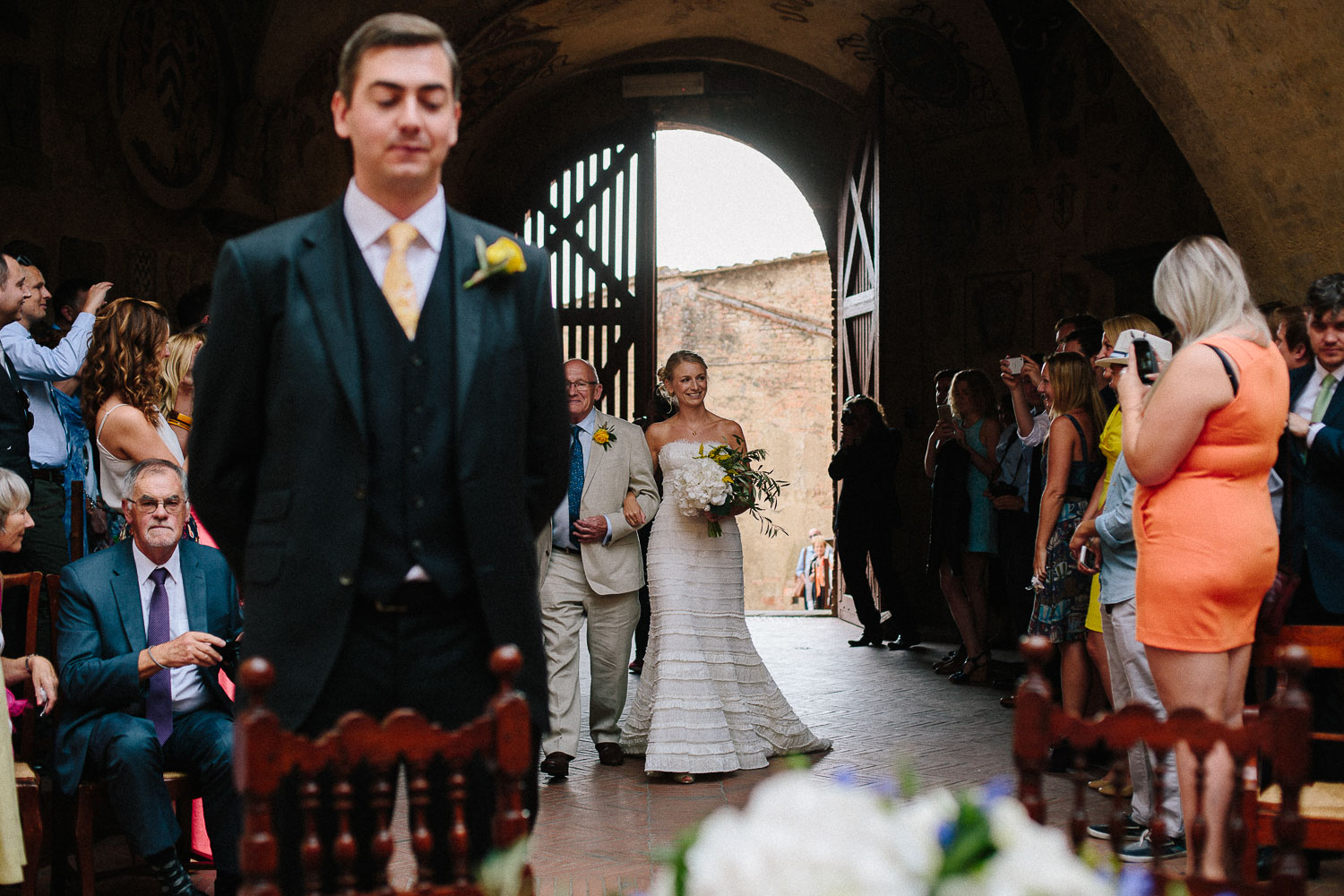 69-bride-and-groom-in-tuscany.jpg