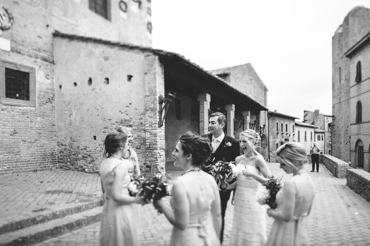 86-happy-bride-in-certaldo-tuscany.jpg