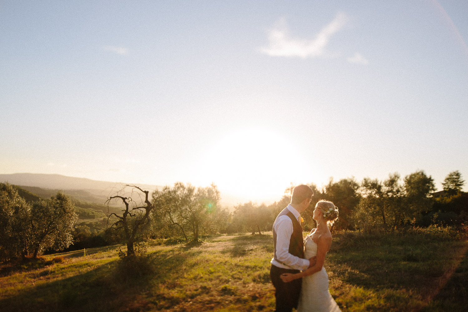 130-bride-groom-sunset-borgo-petrognano.jpg