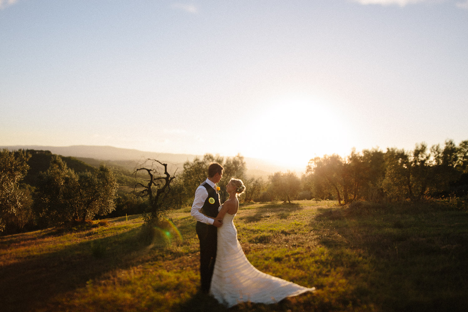 132-bride-groom-sunset-borgo-petrognano.jpg