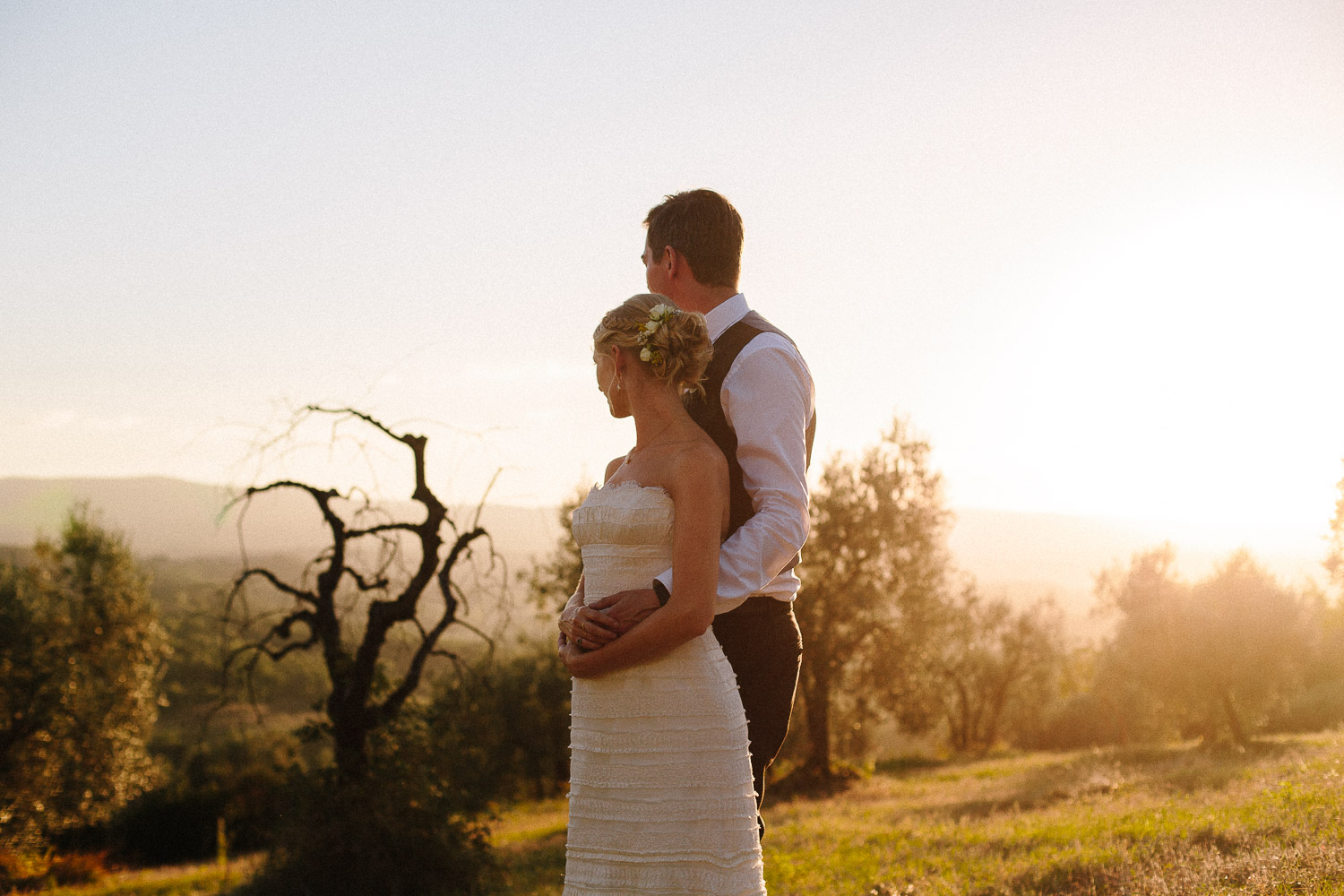 134-bride-groom-sunset-borgo-petrognano.jpg