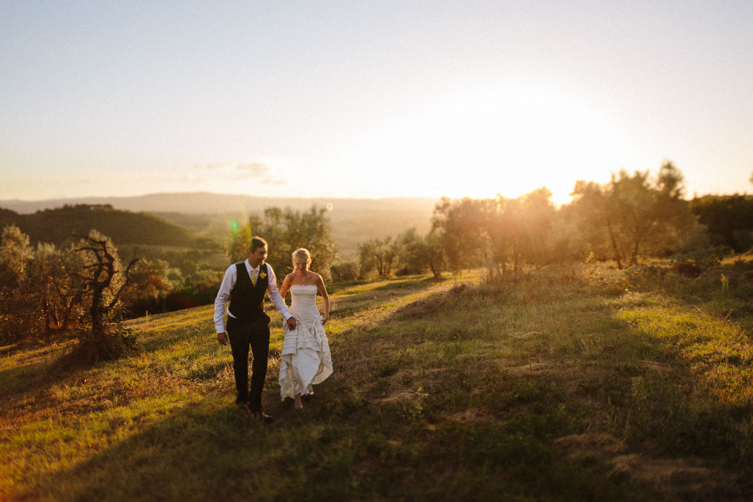 137-bride-groom-sunset-borgo-petrognano.jpg