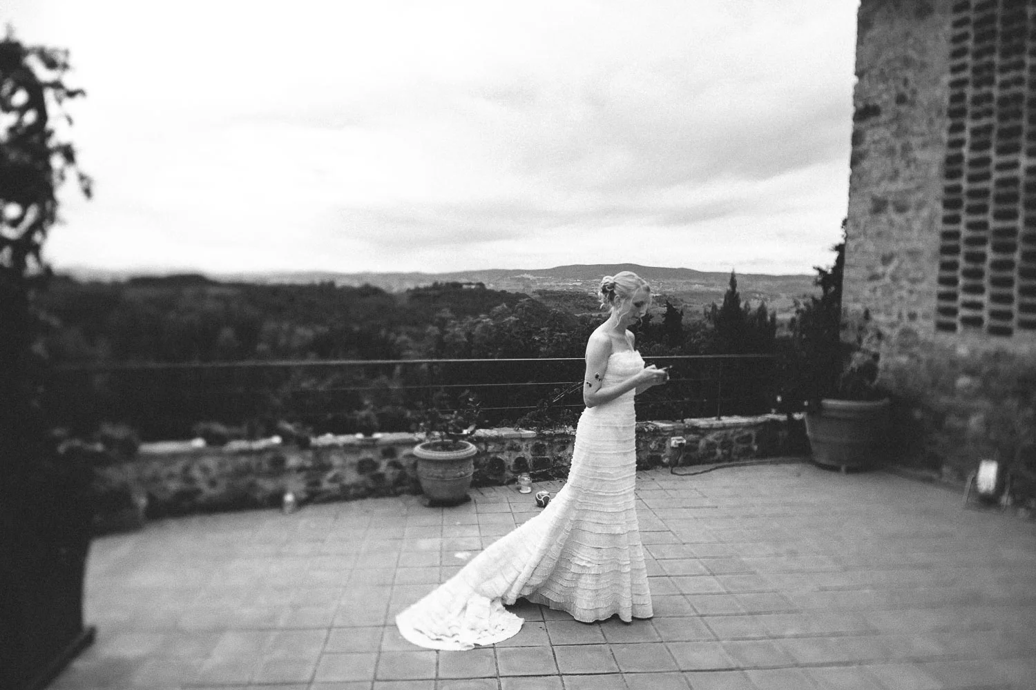 54-bride-waiting.jpg