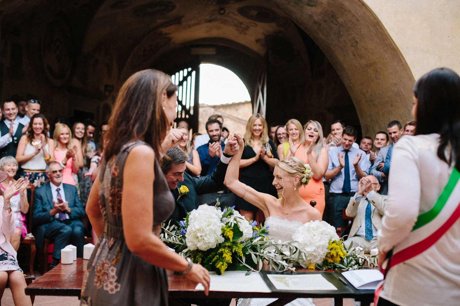 82-bride-groom-smiling-in-certaldo.jpg