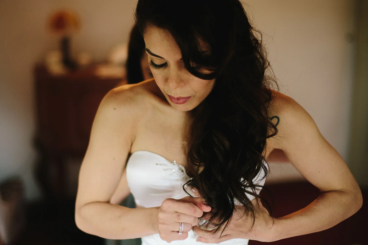 32-bride-getting-ready.jpg