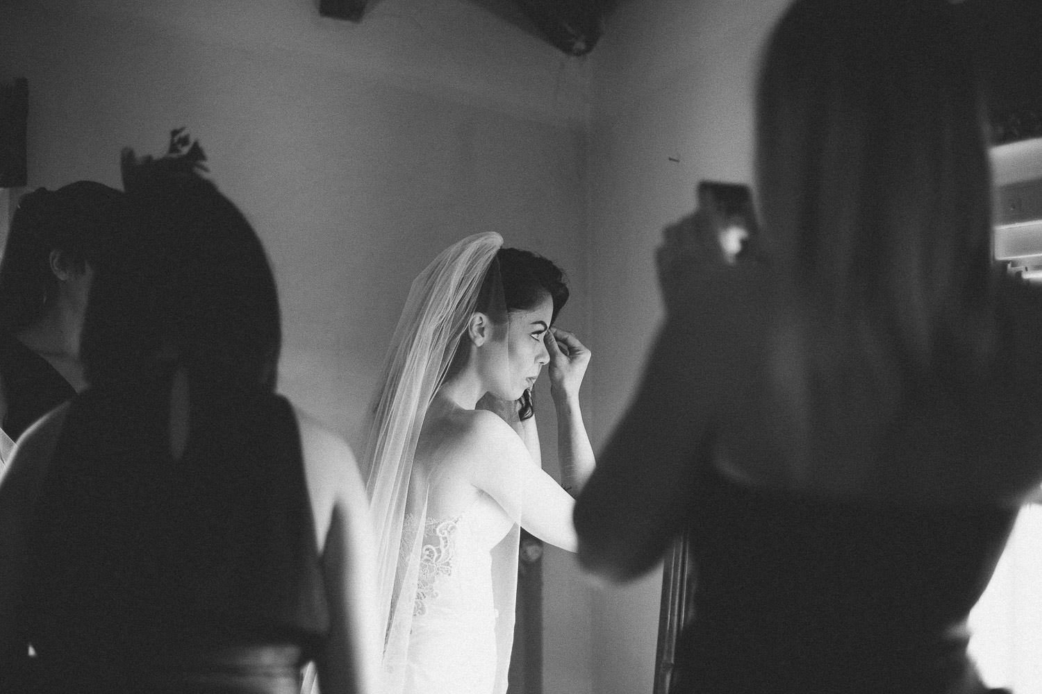 39-bride-getting-ready.jpg