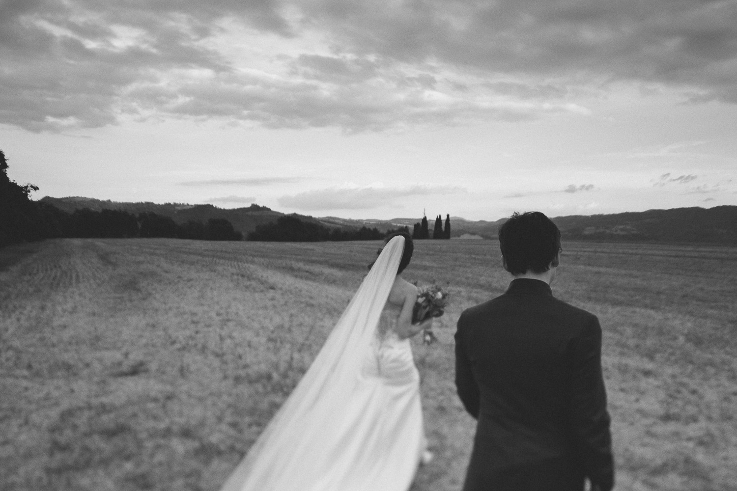 76-bride-groom-walking.jpg