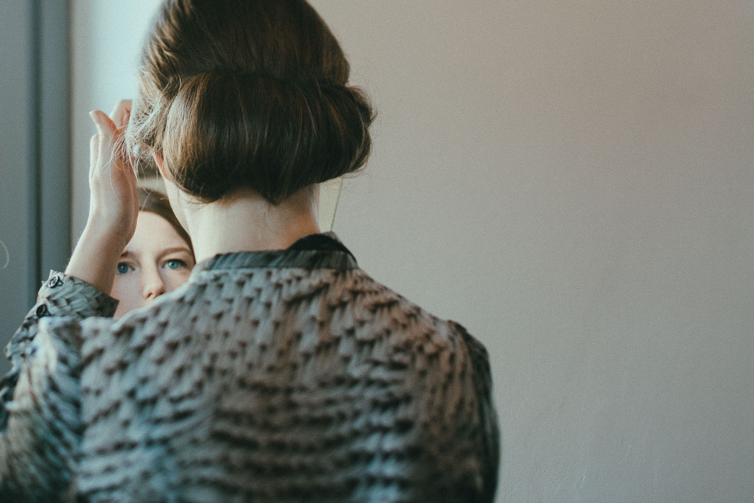 24-bride-getting-ready.jpg