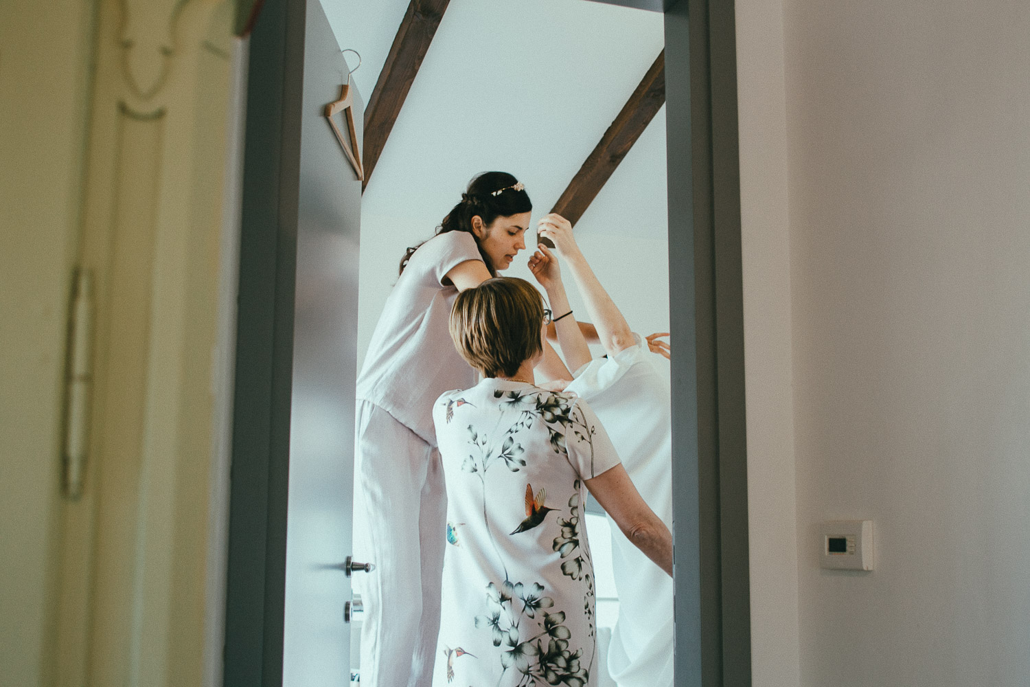 27-bride-getting-ready.jpg