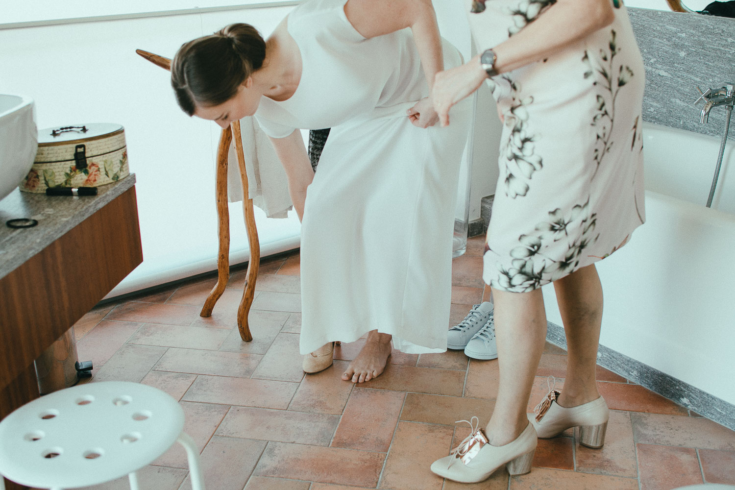 29-bride-getting-ready.jpg