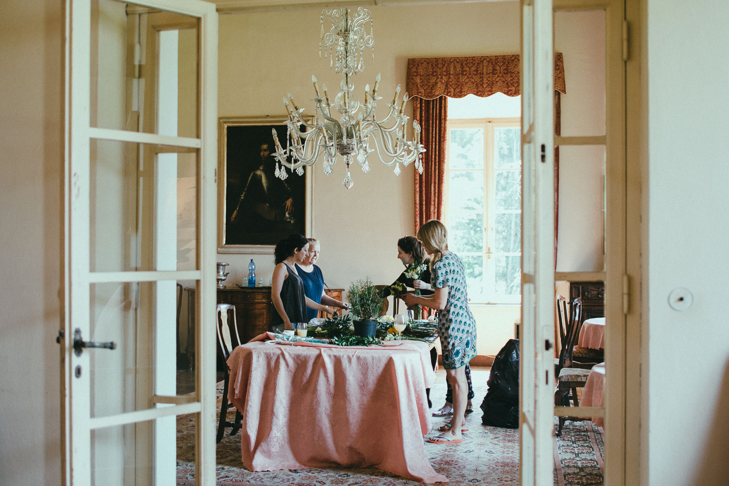 4-wedding-party-in-italy.jpg