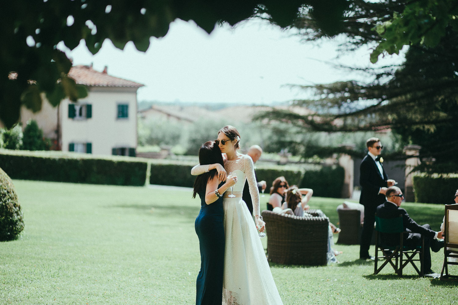 82-wedding-party-italian-villa.jpg