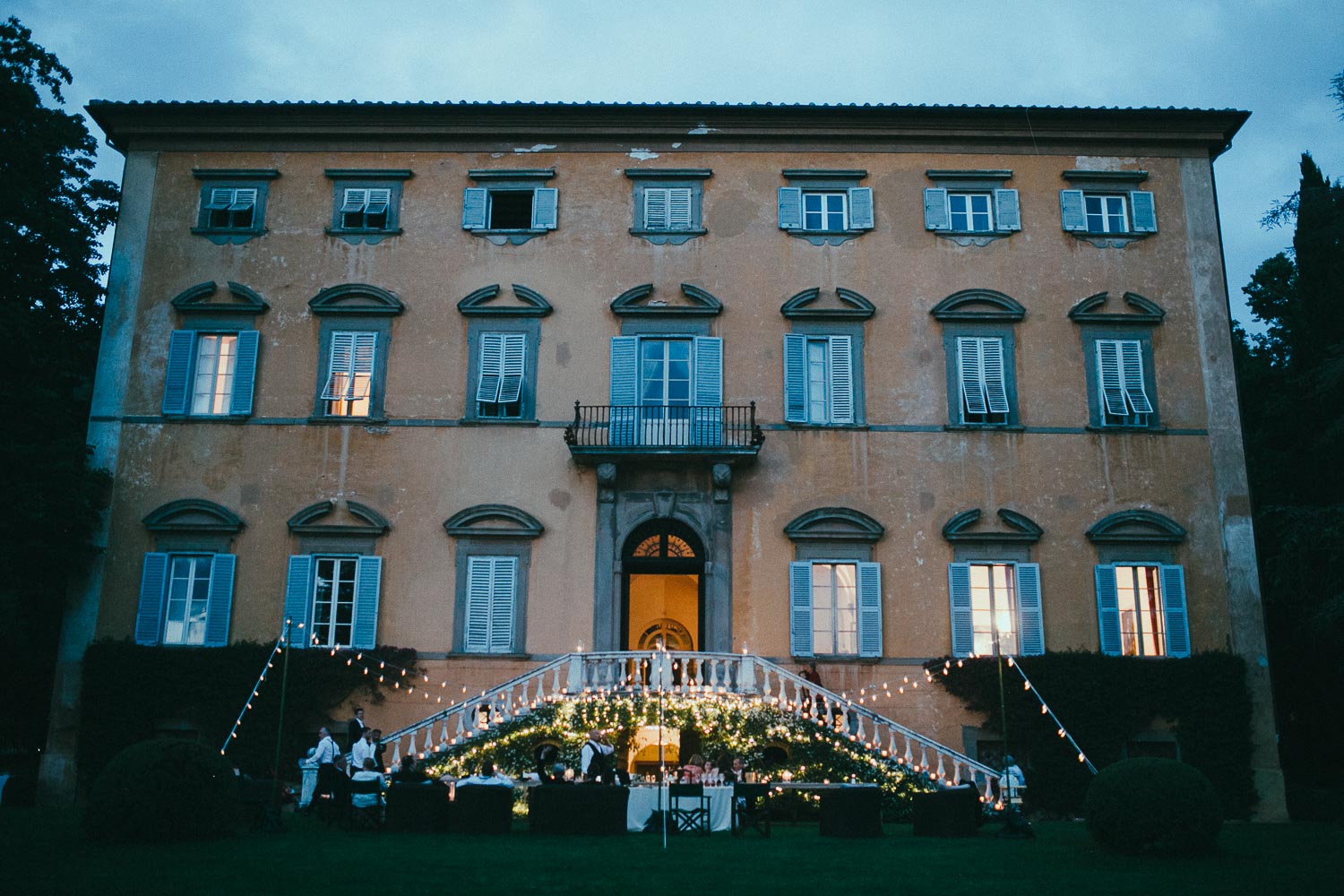 121-wedding-party-italian-villa.jpg