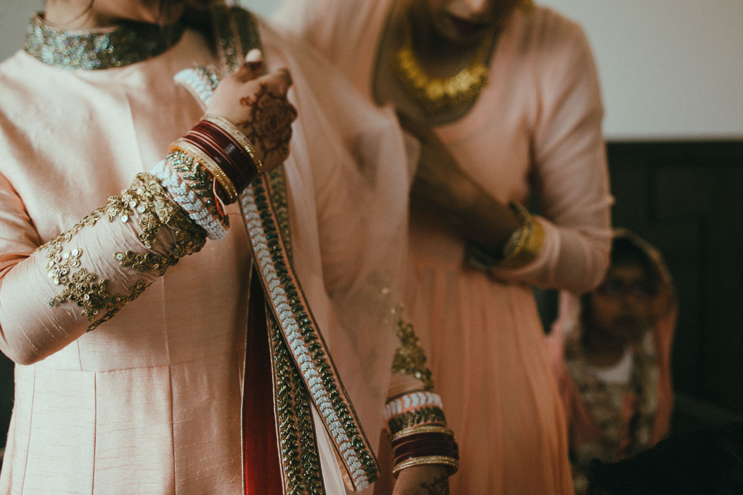 indian-bride-getting-ready (10).jpg