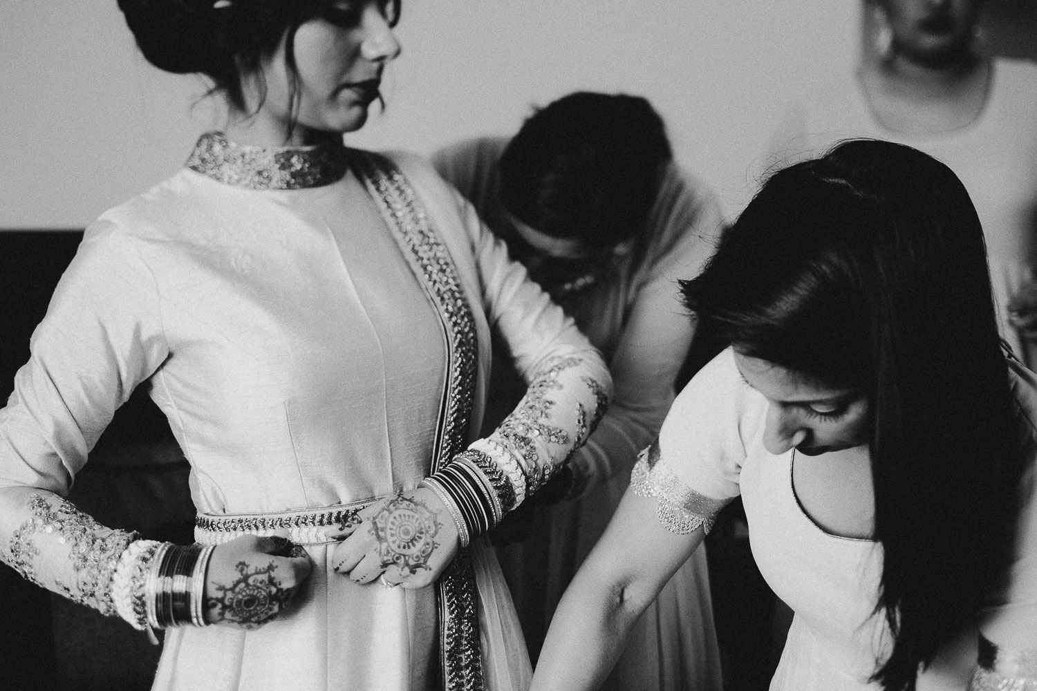 indian-bride-getting-ready (12).jpg