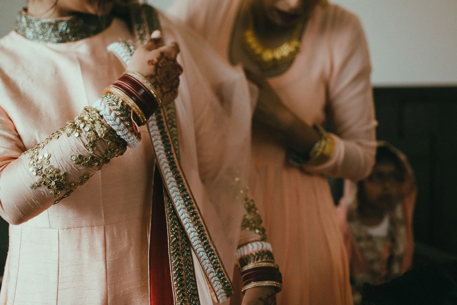 indian-bride-getting-ready (10).jpg