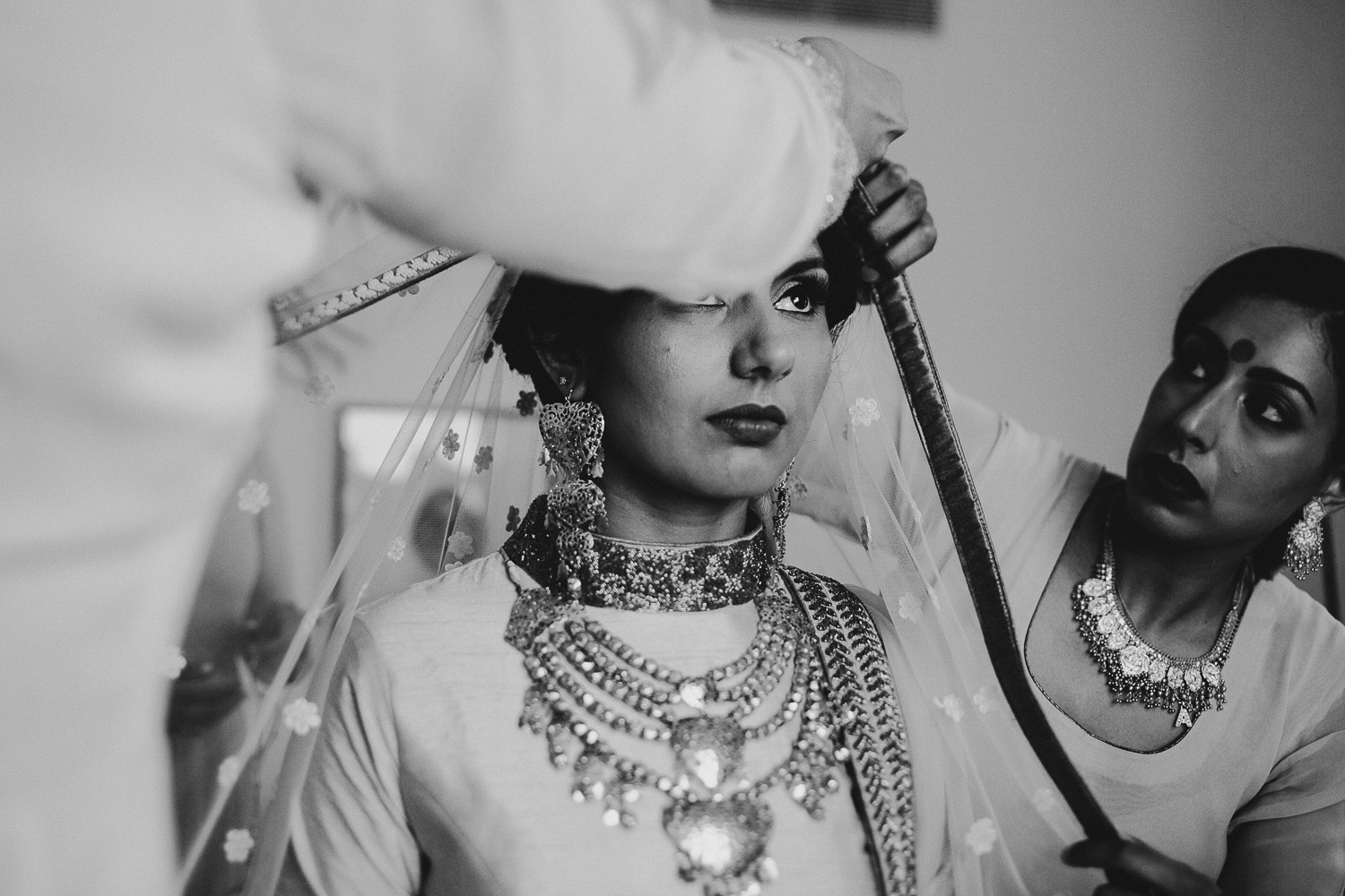 indian-bride-getting-ready (14).jpg