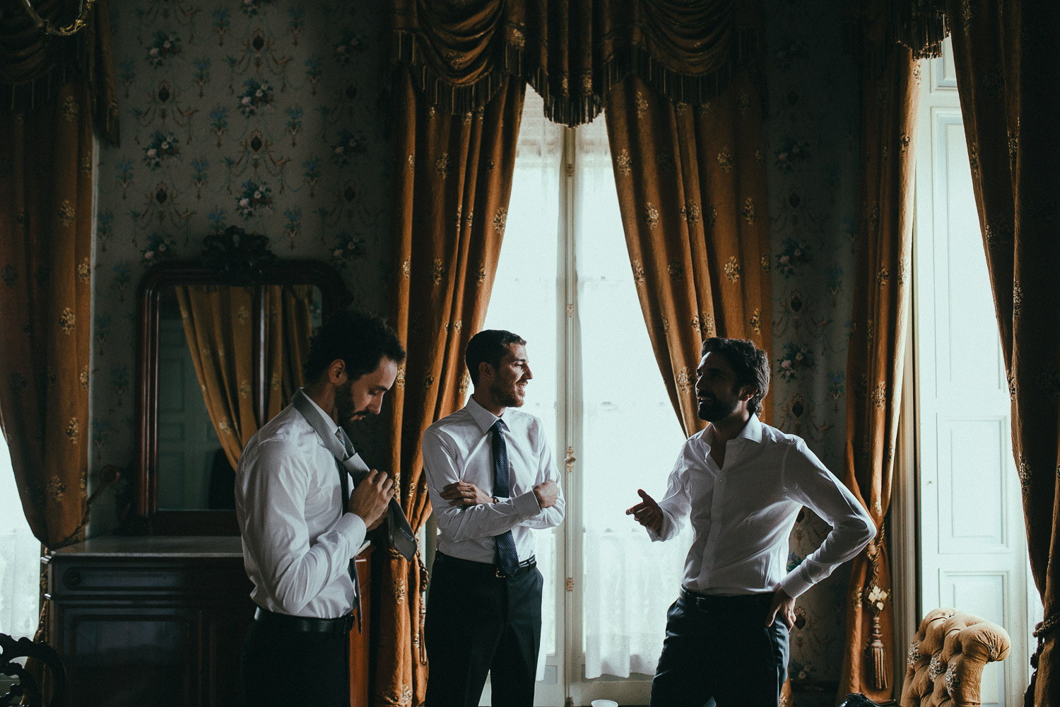 29-groom-getting-ready-friends.jpg